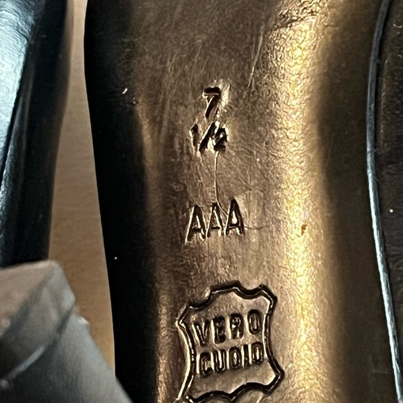 Bruno Magli Black Leather Heels Bow Tie 3” Heels Size 7.5 AAA Women - Picture 9 of 9